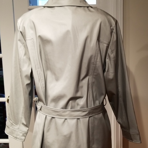 CS Signature 💛Silver Raincoat - Picture 4 of 8